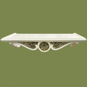 Etajera cu ornament metalic presat alungita alba